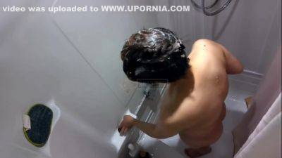 Enjoying A Good Shower Sex & Shaft Sucking - upornia.com