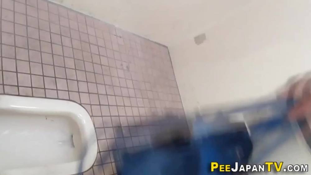 Urinating japanese babes get secretly filmed - pornoxo.com - Japan