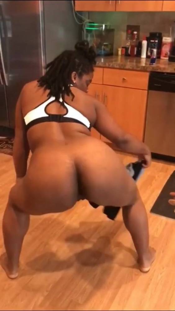 Ebony stripping - xhamster.com