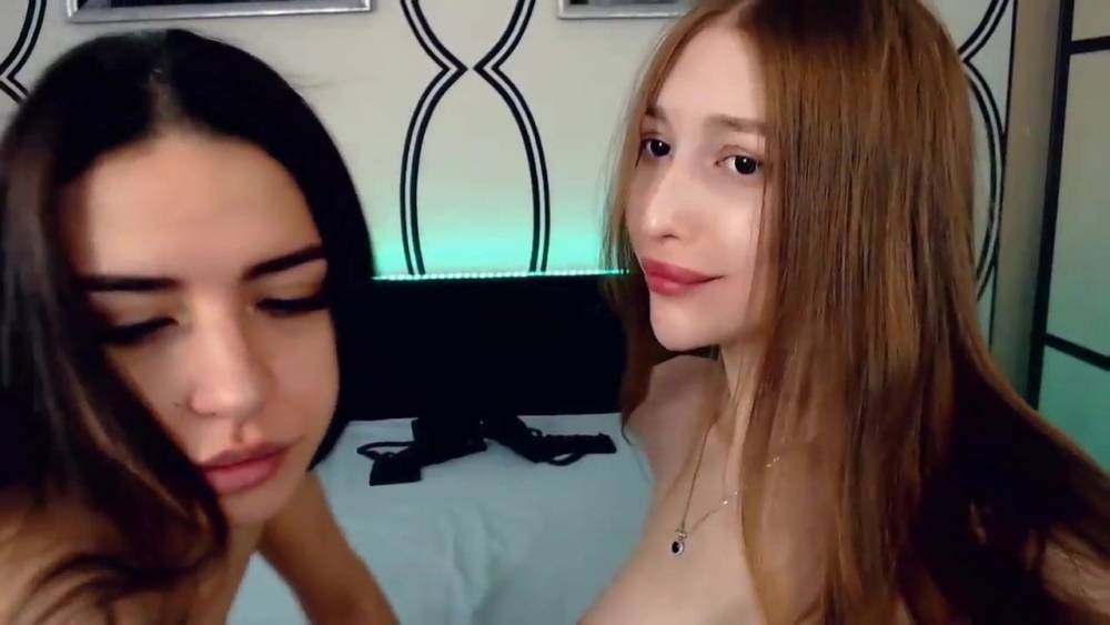 Two Stunning Webcam Lesbians Playing - xhamster.com