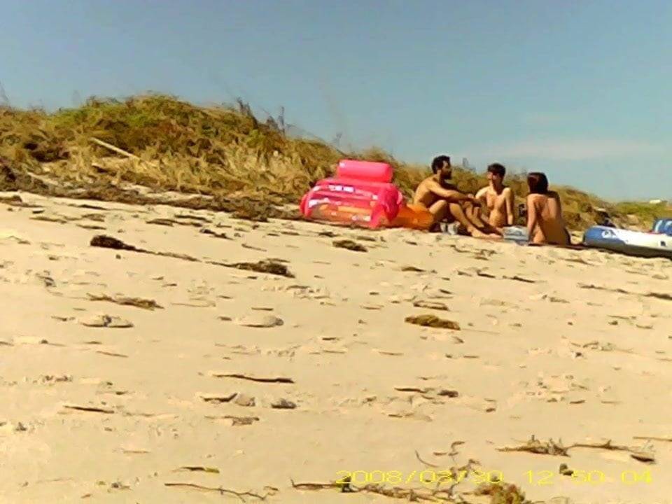 3 Nude Friends Chilling at Playalinda Beach - xhamster.com
