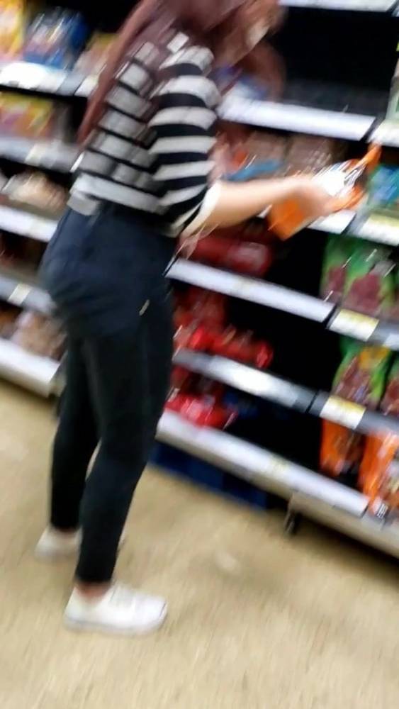 Girl in tight jeans in the supermarket in Slow Motion part 2 - xhamster.com - Colombia