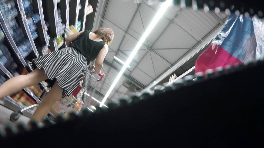 upskirt in store - xh.video
