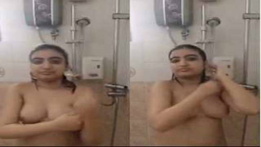 Hot look desi girl record her bathing clip - xh.video - India