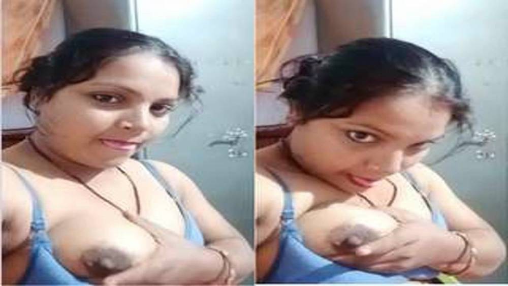 Horny desi bhabhi sucking her boobs - xh.video - India