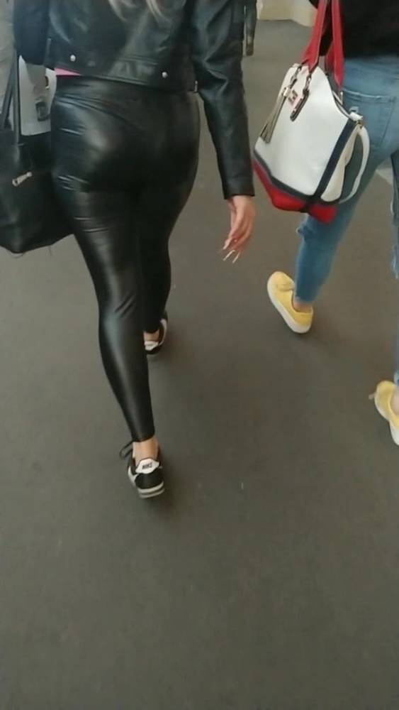Hungarian girl leather leggings - xh.video - Hungary