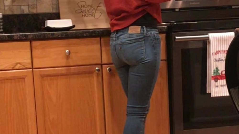 Friends Gf Tight Ass in Jeans 2 part2 - xh.video