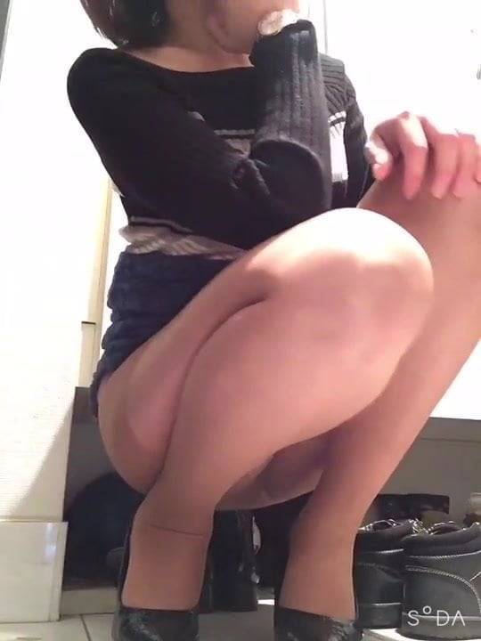 Japanese wife teases by showing her pantyhose legs. - xh.video - Japan