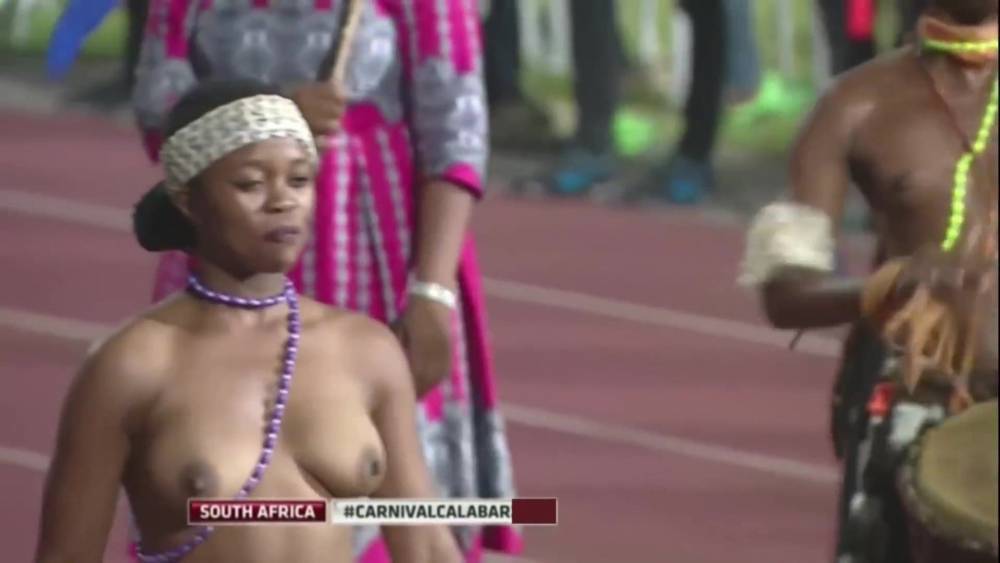 Topless South African girls dancing at carnival - xh.video
