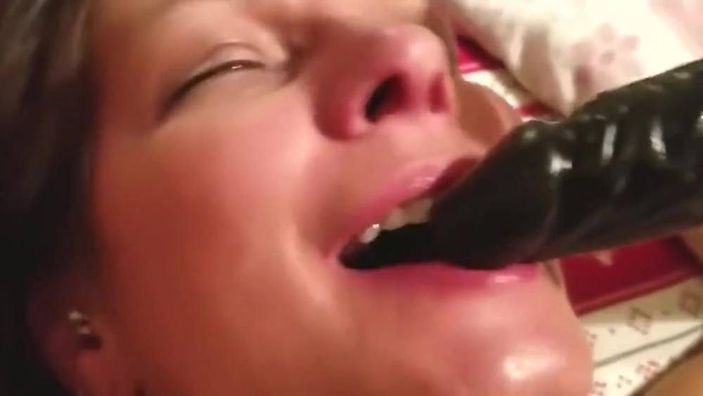 Daizy Layne Fantasizes and Fucks her Pussy and Mouth With Hu - xh.video