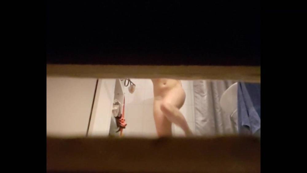 Spy cam Step Sister in Bathroom pt. 2 - xh.video