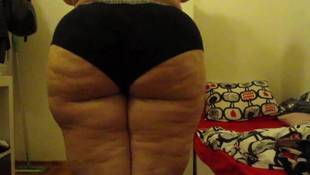 Huge booty Mel wiggle - xh.video