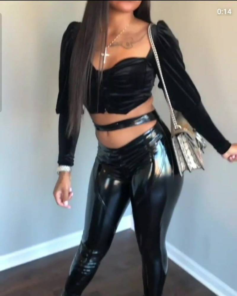 Hot Ebony in tight leather leggings and juicy ass!! - xh.video