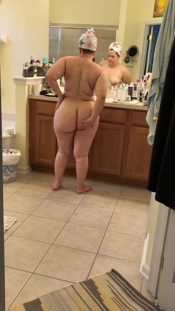 fat ass - Spy my fat ass wife putting on lotion - xh.video