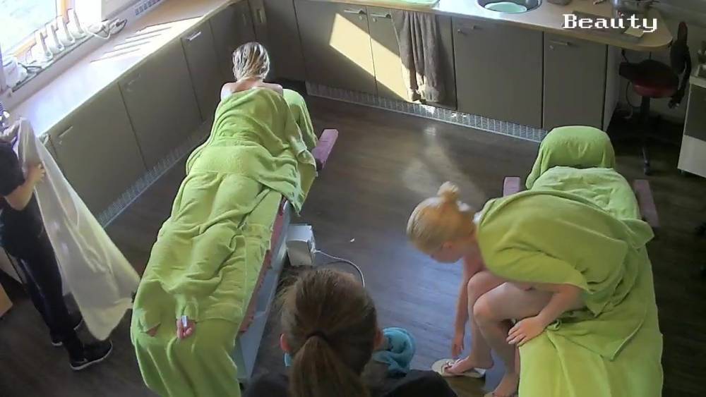 Beautiful Blondes in massage parlor 2 - Surveillance cam #4 - xh.video
