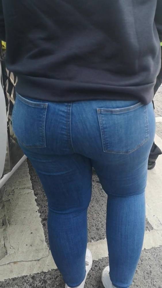 Tight jeans candid - xh.video
