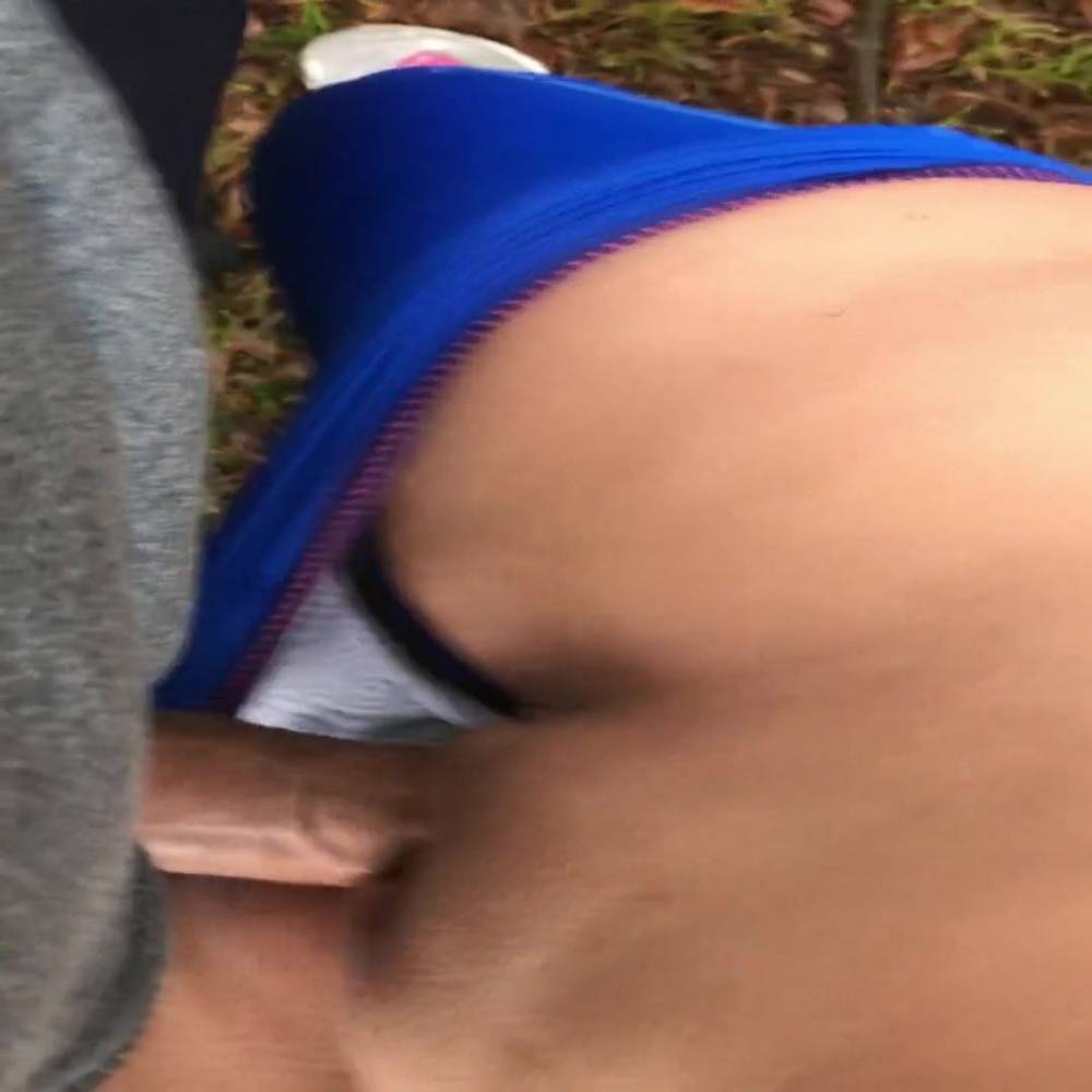 Cumming In My Panties While Playing Outside - xh.video
