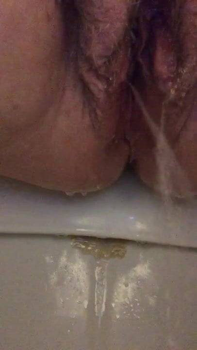 Pissing mature - xh.video - France