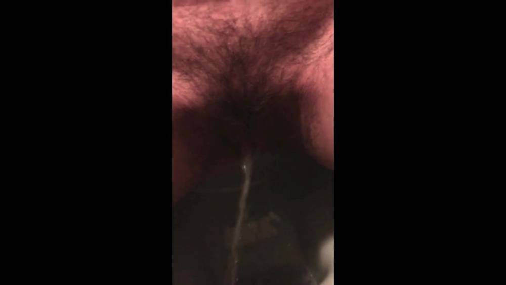 self shot of pissing in the toilet - xh.video