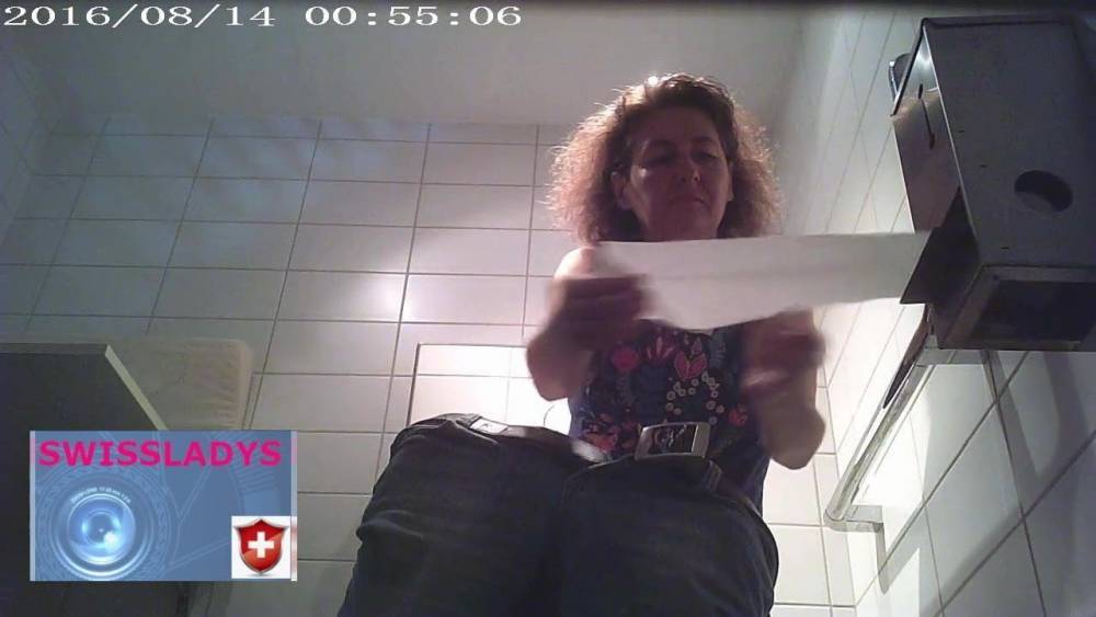 Heimliche Toiletten Kamera 037 - xh.video - Switzerland