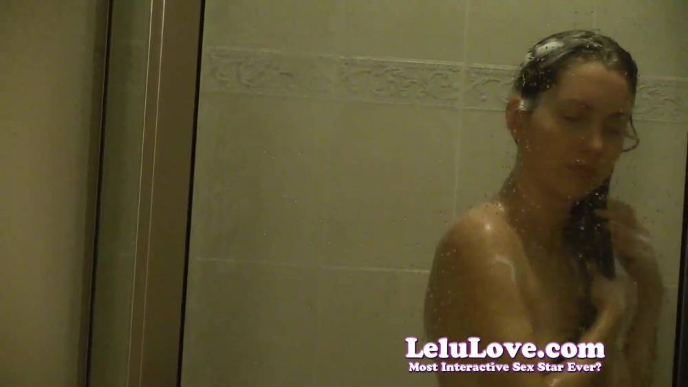 Voyeur spying zooming in on amateur in shower washing hair - xh.video
