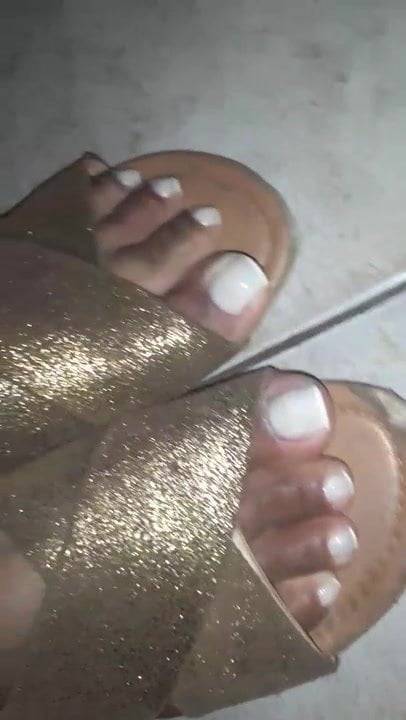 Showing off my golden sandal and my feet with French - xh.video - Brazil - France