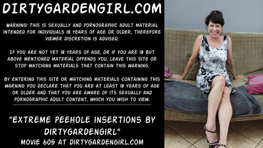 Extreme sounding peehole insertions by Dirtygardengirl - xh.video