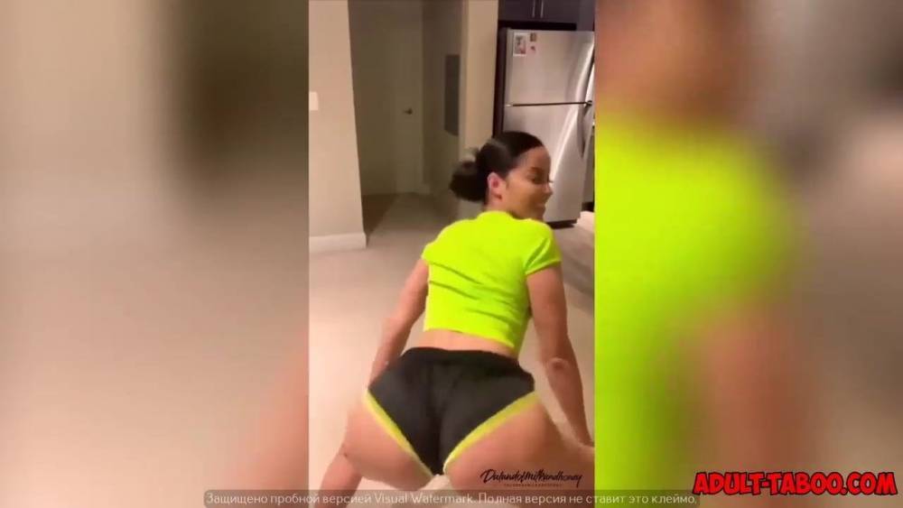 Big Booty Latina Twerk In Black Booty Shorts - Pop That - xh.video