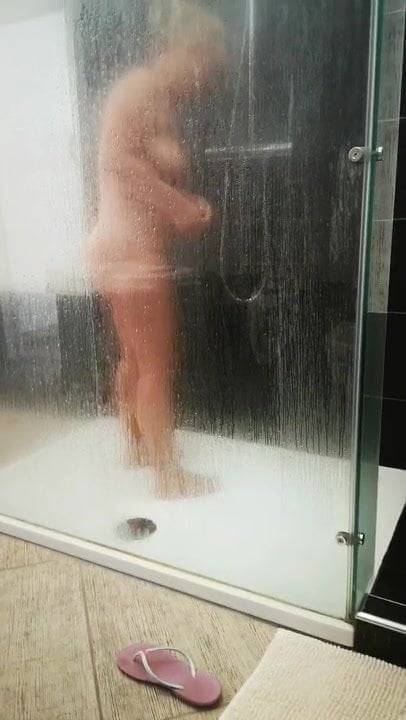 Granny shower - xh.video - Switzerland
