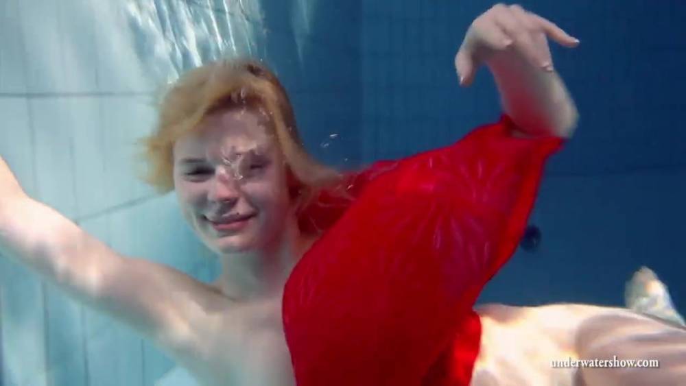 Russian teenie Lucie goes underwater swimming - xh.video - Russia