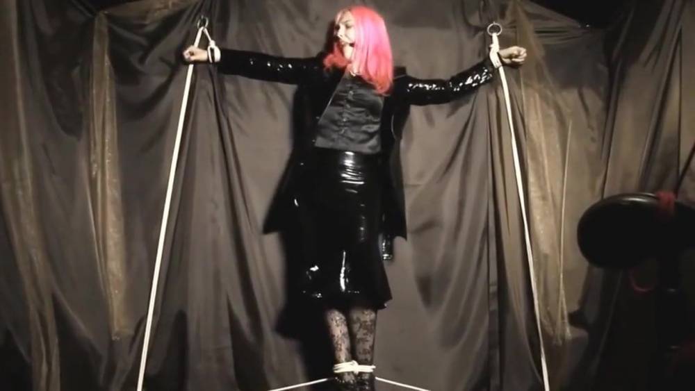 Angry Goth Captive - xh.video - Britain