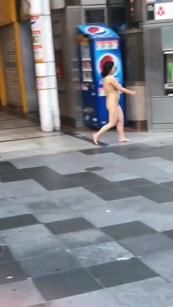 Naked Walking. - xh.video - Japan