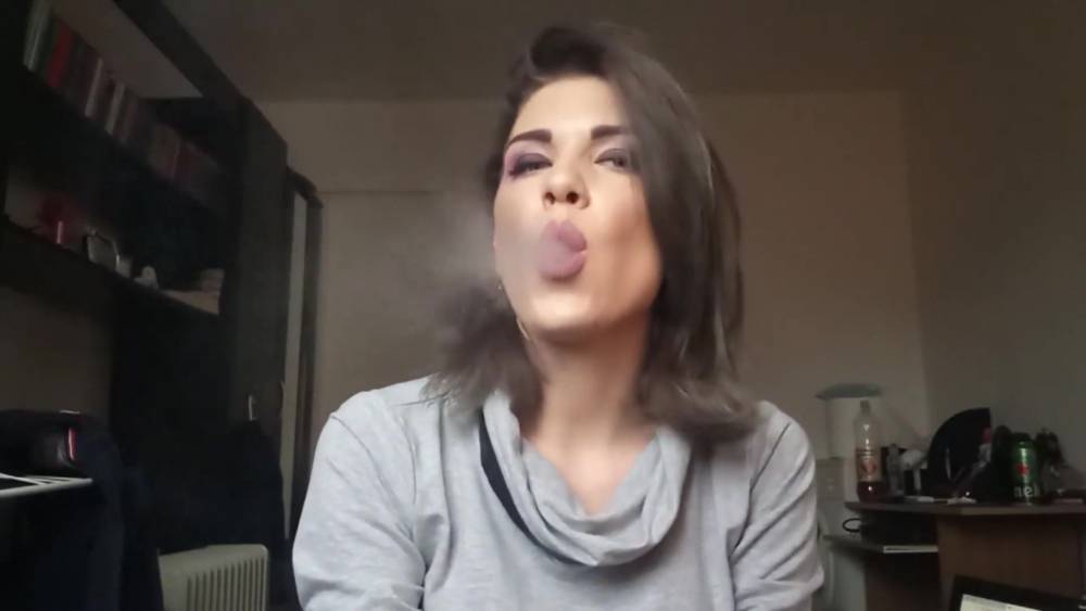 Smoking Milf - xh.video