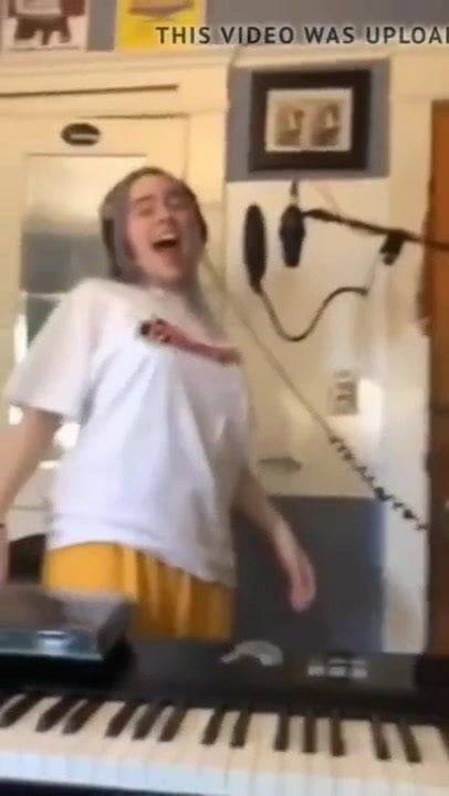 Bounce them titties Billie! - xh.video - Usa