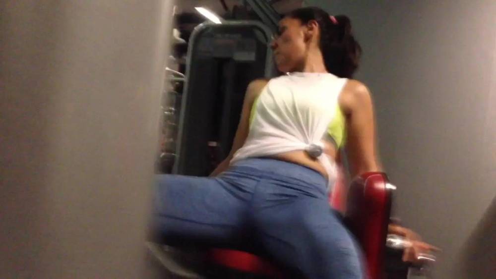 Sexy woman workingout gym - xh.video