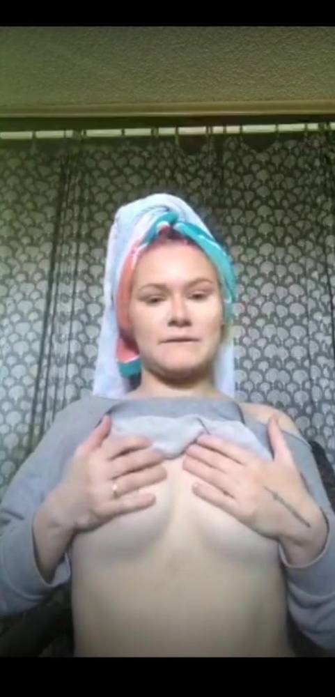 Redhead girl show boobs after shower on periscope - xh.video - Usa