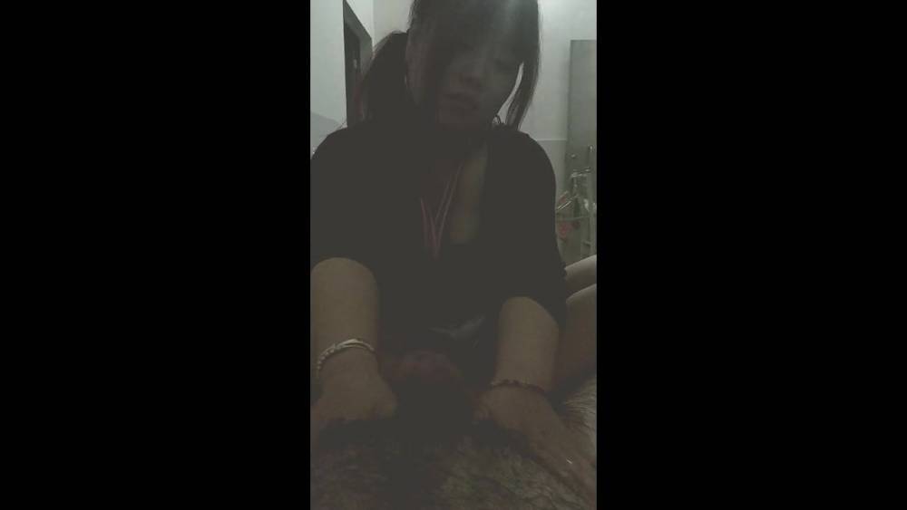 Asian slut gives a cock massage 3 - xh.video - China