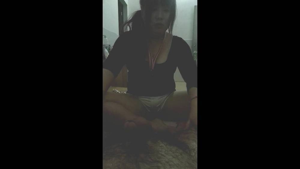 Asian slut gives a cock massage 2 - xh.video - China