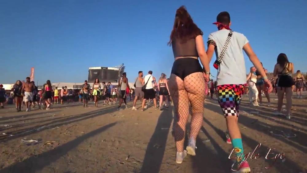 CANDID BRUNETTE PAWG RAVER - xh.video