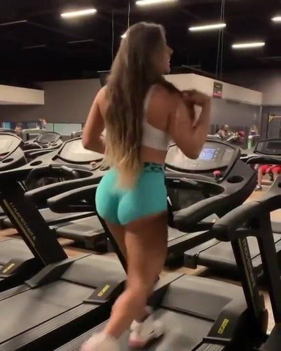 Girls big juicy Ass bouncing around in the gym - xh.video