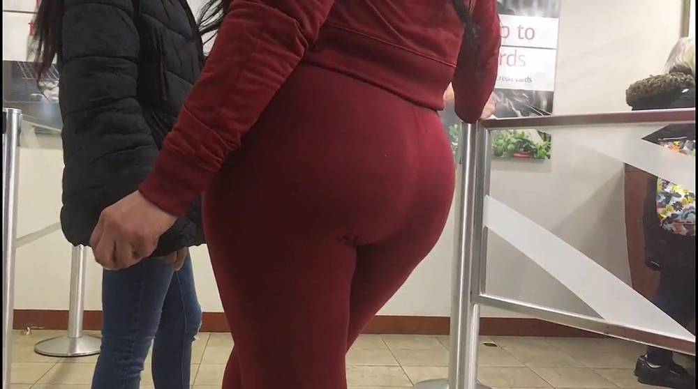 Nice Bubble Butt Latina Milf in Red Nike Spandex - xh.video