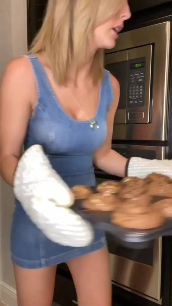WWE - Peyton Royce wearing a denim dress in the kitchen - xh.video - Australia