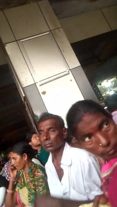 Old groper groping&shing dick into aunty ass in crowd part-1 - xh.video - India