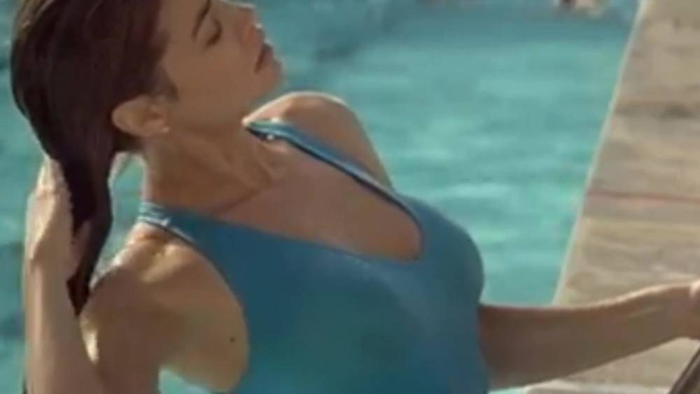 Hot sexy girl in the pool - xh.video
