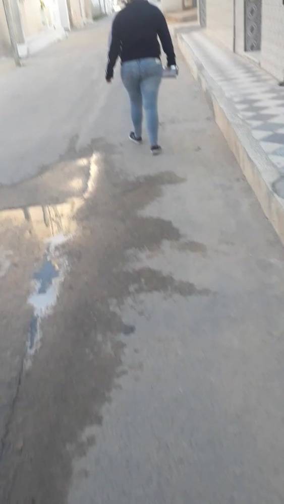 Teez bint 7elwa fi chara3 - xh.video