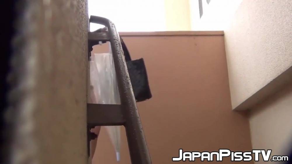 Mesmerizing Japanese girl peeing quickly outside during day - xh.video - Japan