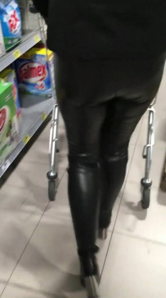 Some hot milf in the supermarket w tight leather leggings! - xh.video