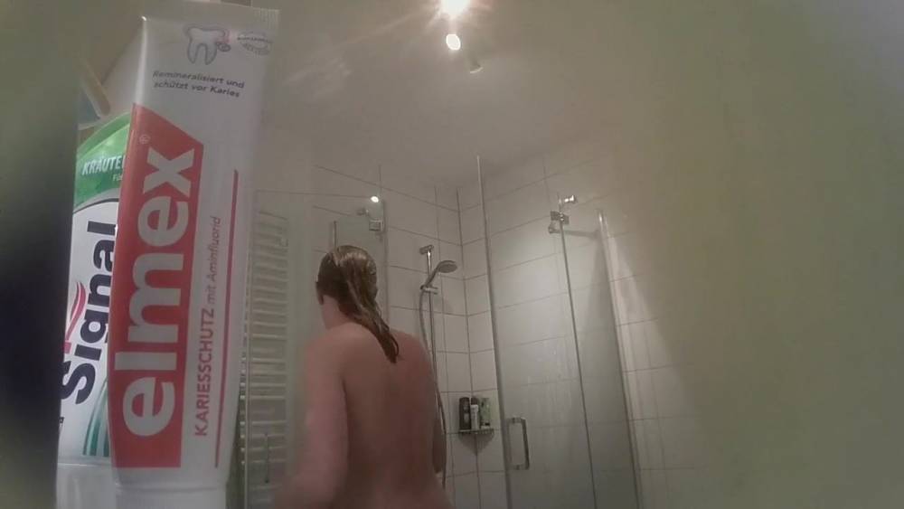 hidden shower - xh.video