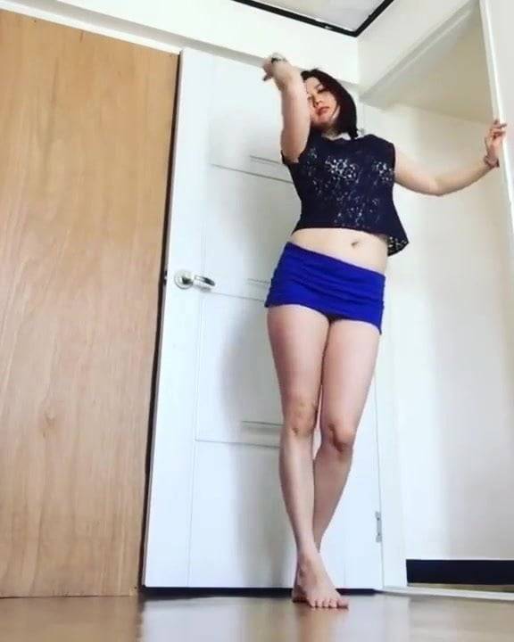 Yoga teachers forget to wear panties - xh.video