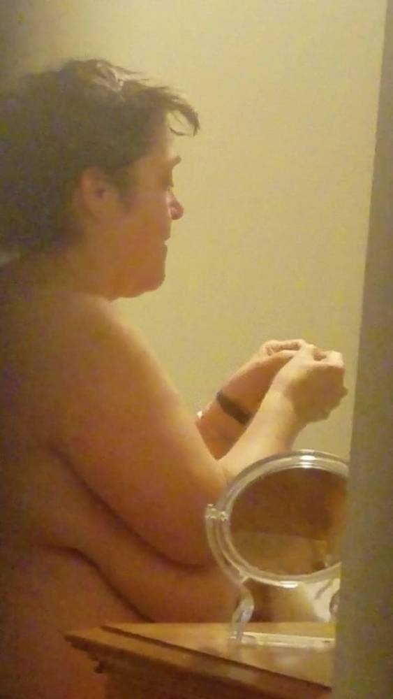 Fat wife hidden after shower huge hangers - xh.video